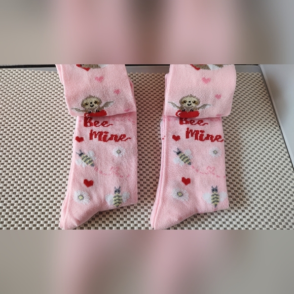 4 pairs of Women's Socks Valentine Cupid Sloths & Bees Shoe Size 4-10.5 Pink - Picture 2 of 3